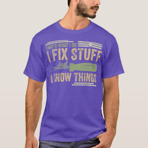 Thats What I Do I Fix Stuff And I Know Things Funn T-Shirt