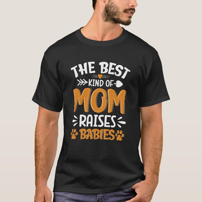 The best Kind of Mom raises Babies Golden Retrieve T-Shirt (Front)