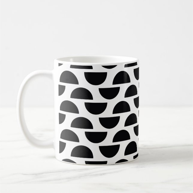 The black halves of the circle create a simple pat coffee mug (Left)