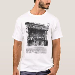 The Cabaret de 'l'Enfer' in Paris T-Shirt