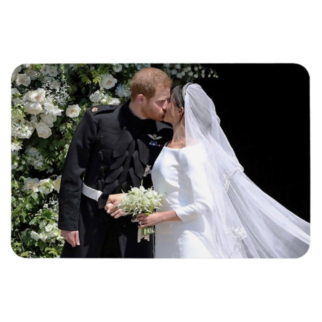 The Duke and Duchess of Sussex wedding day kiss Magnet (Horizontal)