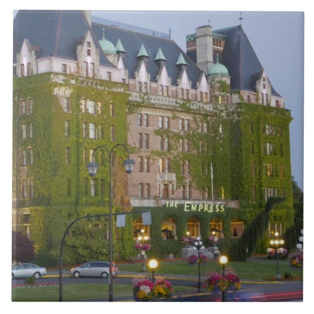 The Empress Hotel at the inner harbour in Tile (Front)
