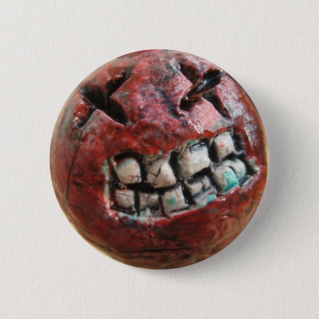 the face of a bomb. 6 cm round badge (Front)