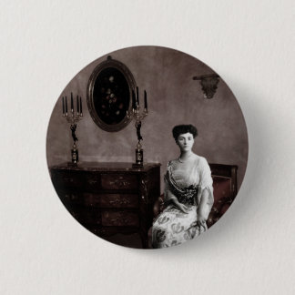 The feminine ghost 6 cm round badge