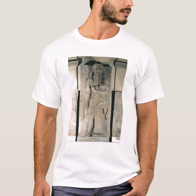 The hero Gilgamesh holding a lion T-Shirt (Front)