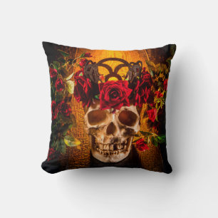 The human skull on the black table lies in the ros cushion