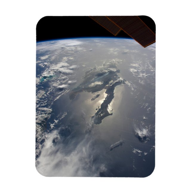 The Island Of Hispaniola With Sunglin Magnet (Vertical)