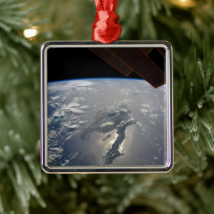 The Island Of Hispaniola With Sunglin Metal Tree Decoration