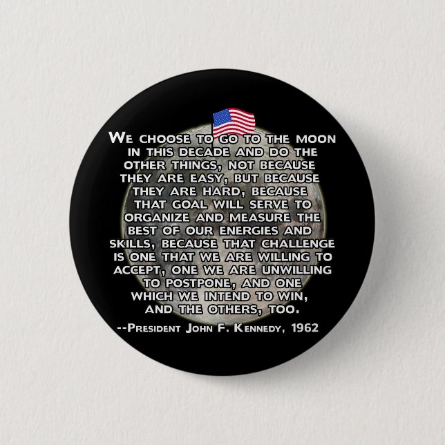 The JFK Quote That Sent Humans to the Moon 6 Cm Round Badge (Front)