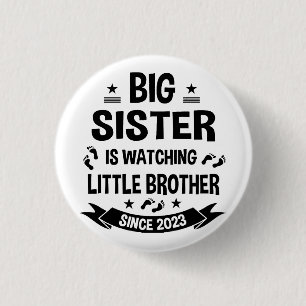 The little sister takes care of the big brother in 3 cm round badge