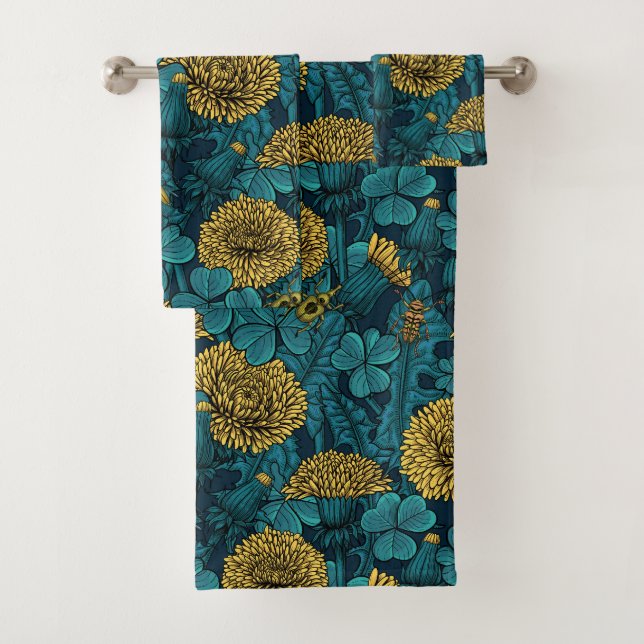 The meadow in yellow and blue bath towel set (Insitu)
