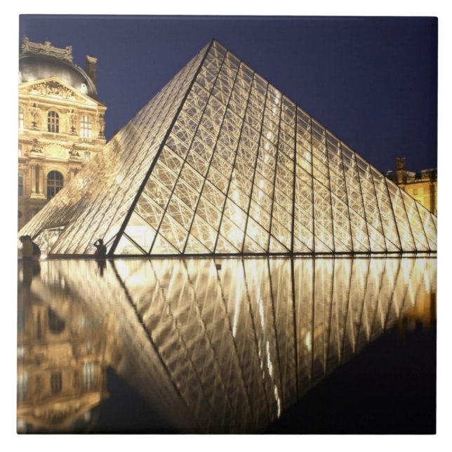 The night view of the glass Pyramid of Musee du Tile (Front)