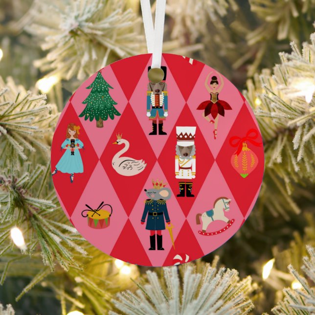 The Nutcracker Weimaraner Metal Tree Decoration (Insitu)