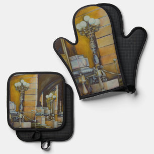 The Plaza Hotel, NYC Oven Mitt & Pot Holder Set