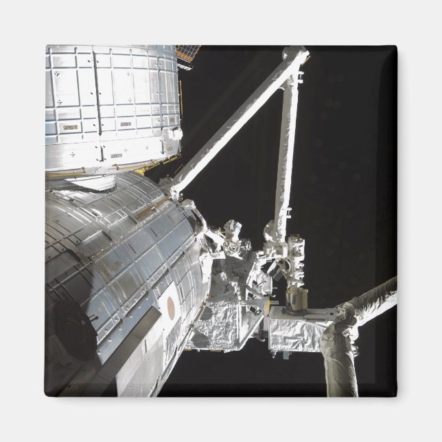 The robotic arm of the Japanese Experiment Modu 2 Magnet (Front)