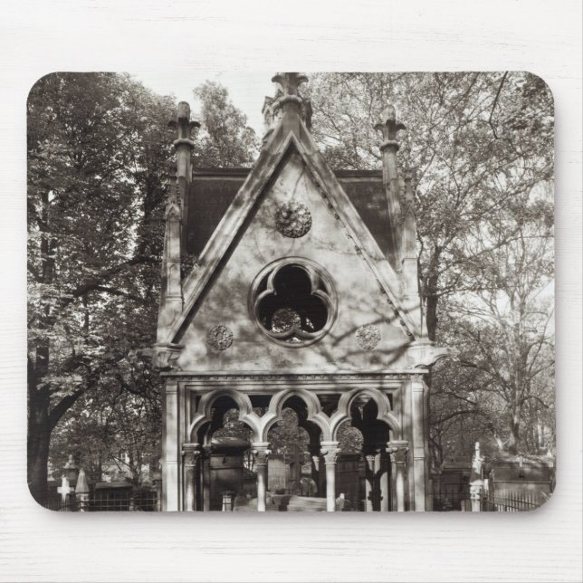The Tomb of Abelard and Heloise, built in 1817 Mouse Mat (Front)