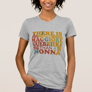 THERE IS NO MAGGIORE GUERRIERA THAN A NONNA. T-Shirt
