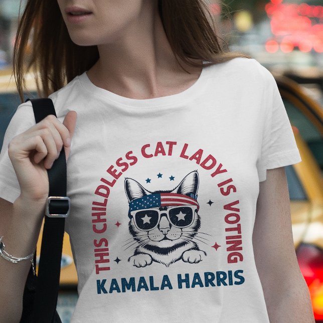 This Childless Cat Lady is Voting Kamala Harris T-Shirt (Creator Uploaded)