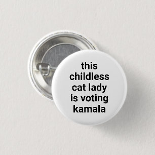This childless cat lady is voting kamala white 3 cm round badge