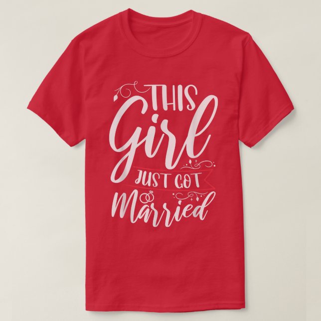 This Girl Just Got Married Just Married Bride  T-Shirt (Design Front)