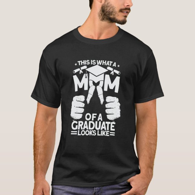This Is What A Mom Of A Graduate Looks Like Gradua T-Shirt (Front)