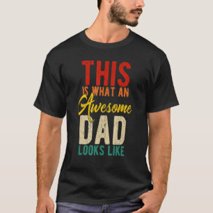 This Is What An Awesome Dad Looks Like Fathers Da T-Shirt