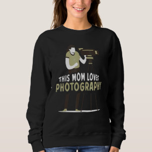 This Mum Loves Photograhpy Photographer Mother Pho Sweatshirt