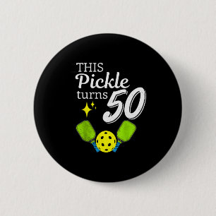 This pickle turns 50 pickleball 50th birthday 6 cm round badge