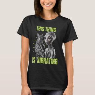 This Thing is Vibrating Cat Funny Alien UFO Enthus T-Shirt