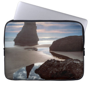Thorn-Shaped seastack Face Rock Wayside, OR Laptop Sleeve