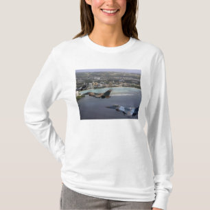 Three F-16 Fighting Falcons fly in formation T-Shirt