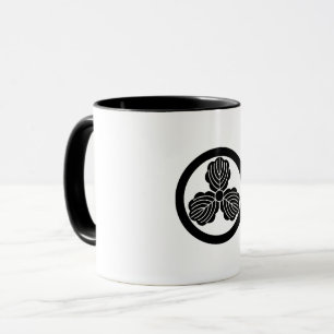 Three oak leaves(1) in circle mug