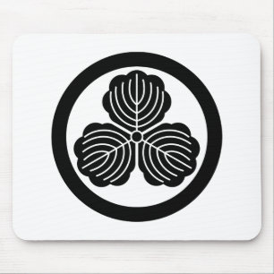 Three oak leaves in circle mouse mat