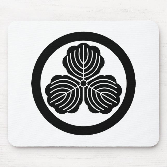 Three oak leaves in circle mouse mat (Front)