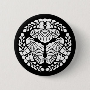 Three paulownia blooms, heads facing outward 6 cm round badge