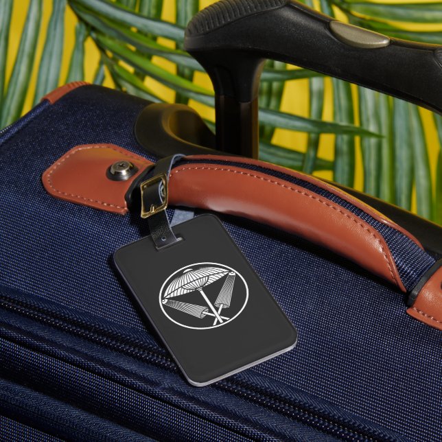 Three umbrellas in a threadlike ring luggage tag (Front Insitu 1)
