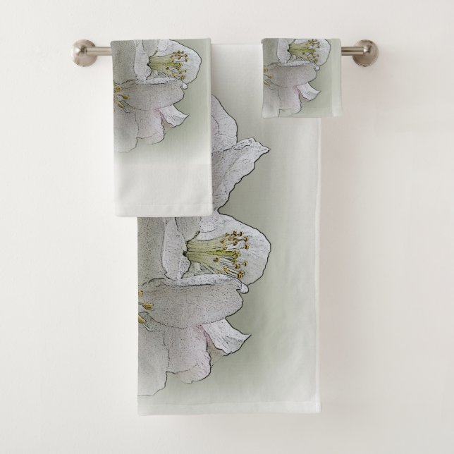 three white flowers bath towel set (Insitu)