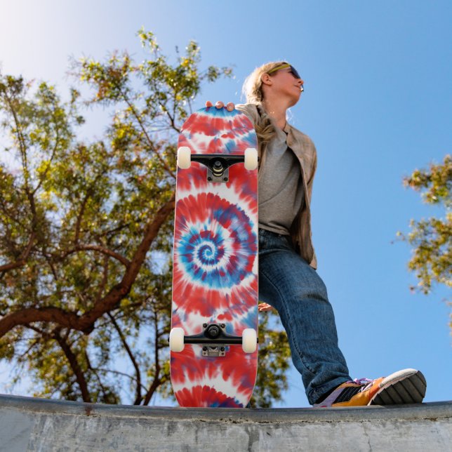 Tie-Dye Skateboard (Outdoor 1)