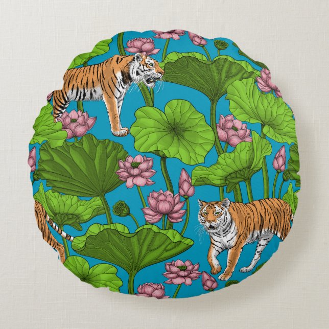 Tigers in the pink lotus pond round cushion (Front)