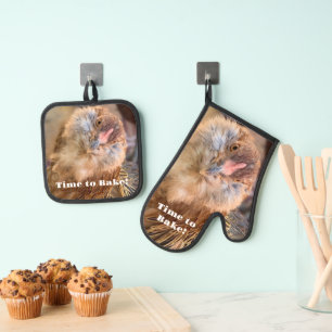 Tilted Head Chicken Photography Oven Mitt & Pot Holder Set
