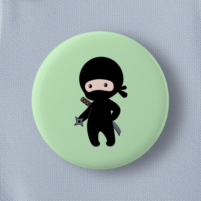 Tiny Ninja Holding Throwing Star on Green 6 Cm Round Badge (Creator Uploaded)