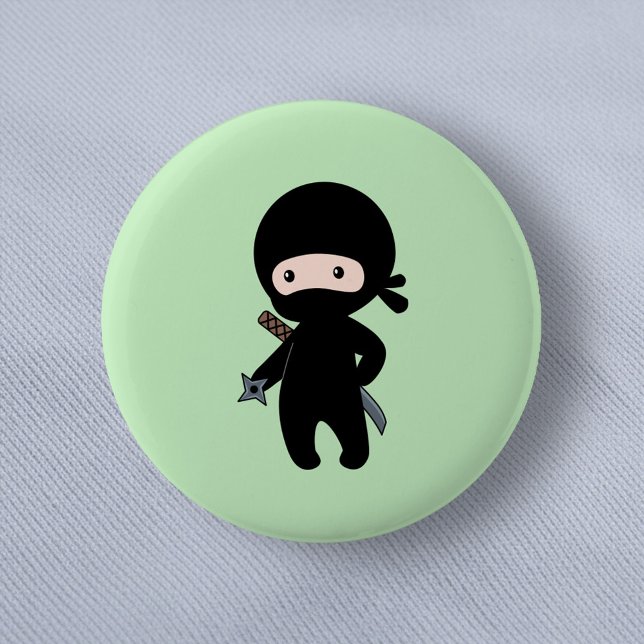 Tiny Ninja Holding Throwing Star on Green 6 Cm Round Badge (Creator Uploaded)