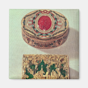 Top: Gold snuffbox inlaid with various stones Magnet