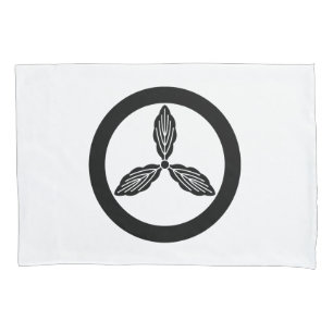 Tosa oak leaves in circle pillowcase