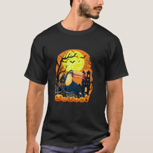 Toucans With Pumpkins Funny Scary Halloween Party T-Shirt