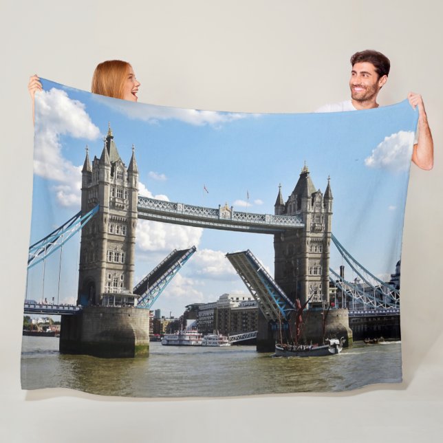 TOWER BRIDGE FLEECE BLANKET (In Situ)