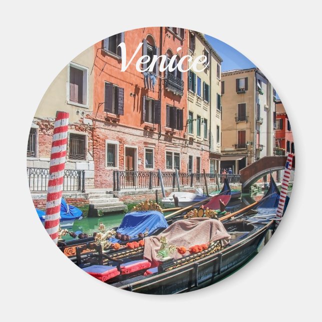 Traditional gondola in Venice Magnet (Front)