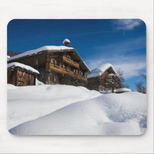 Traditional wooden cabins in de snow mouse mat