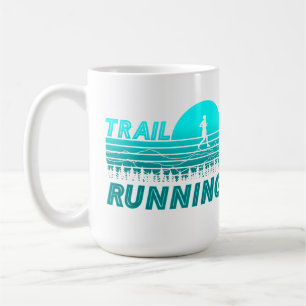 Trail Running blauen Sonnenuntergang mit Bergen  Coffee Mug