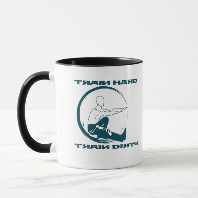 Trainingsshirt, Train hard, train dirty Motivation Mug (Left)